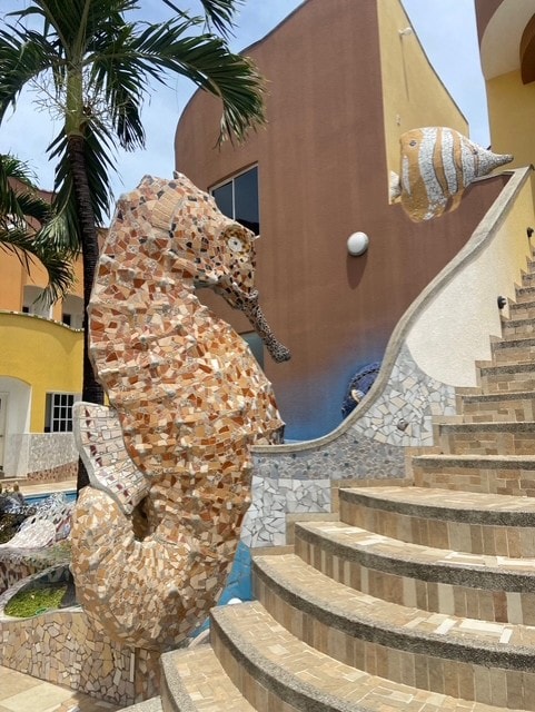 Seahorse sculpture by David Basantes