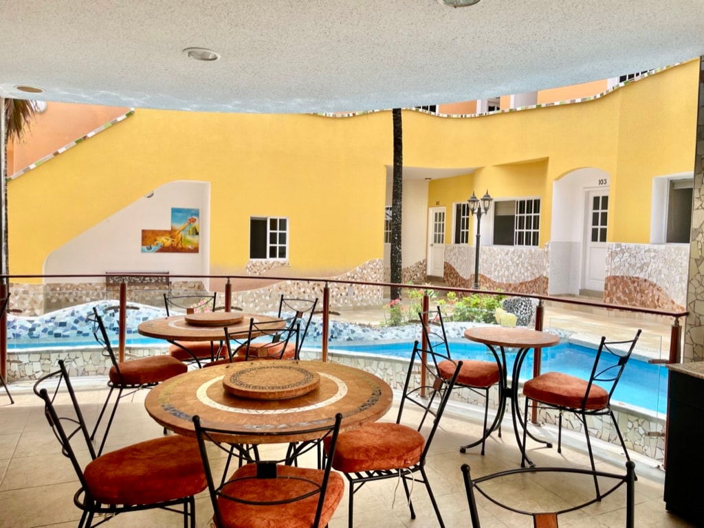 Bar & Cafeteria